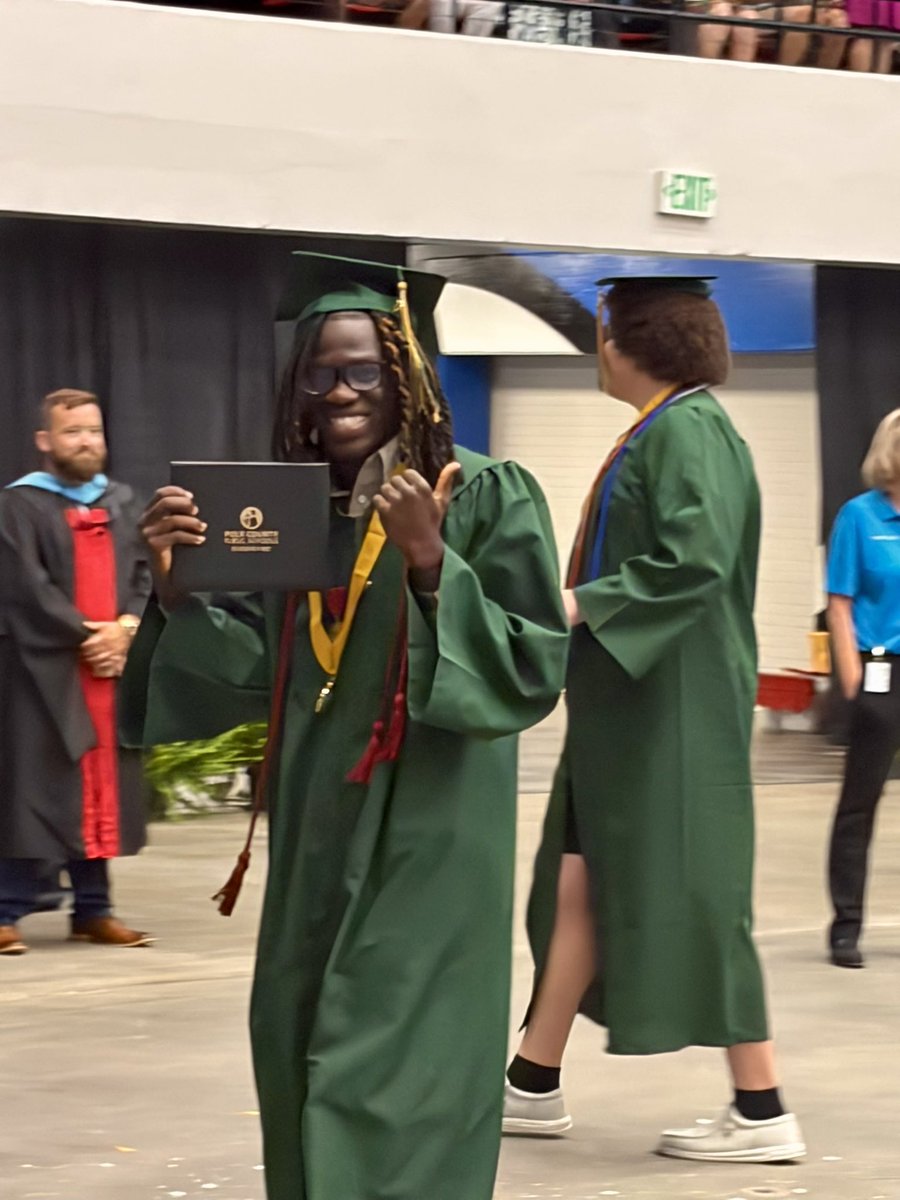 AsirChappell's tweet photo. I was 1 of over 500 graduates from @georgejenkinsHS https://t.co/mx0a5emYox