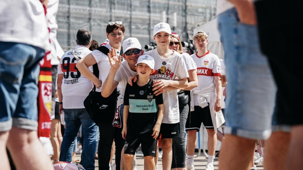VfB's tweet photo. Berlin ist 🤍❤️🤩 

#VfB #VfB1893 #DFBPokalfinale https://t.co/99ugHRdrNz