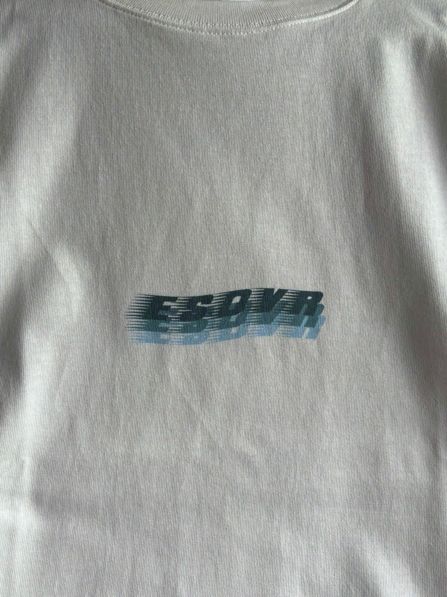 Esqvr_hey's tweet photo. 👕New Merch📼

6/5(金)下北沢SPREADのワンマンライブより、新グッズの販売を開始します。

・Wave logo Tシャツ- ¥3500
・"Childhood / Overthere”(Cassette Tape) - ¥2000

カセットのB面収録
『Overthere』の「彼方の人」は、配信版とは異なる特別バージョンです。ぜひ会場にてお買い求めください。 https://t.co/XZdkOYUtPz