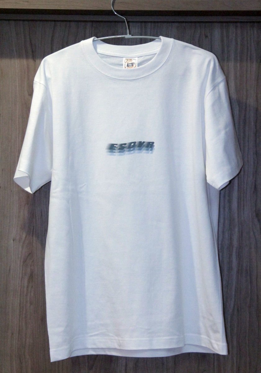 Esqvr_hey's tweet photo. 👕New Merch📼

6/5(金)下北沢SPREADのワンマンライブより、新グッズの販売を開始します。

・Wave logo Tシャツ- ¥3500
・"Childhood / Overthere”(Cassette Tape) - ¥2000

カセットのB面収録
『Overthere』の「彼方の人」は、配信版とは異なる特別バージョンです。ぜひ会場にてお買い求めください。 https://t.co/XZdkOYUtPz
