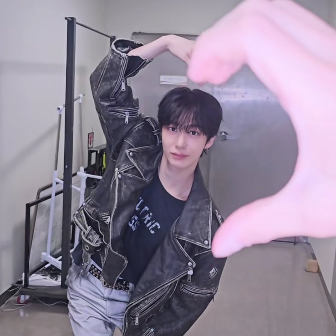 hyungwon things tweet media