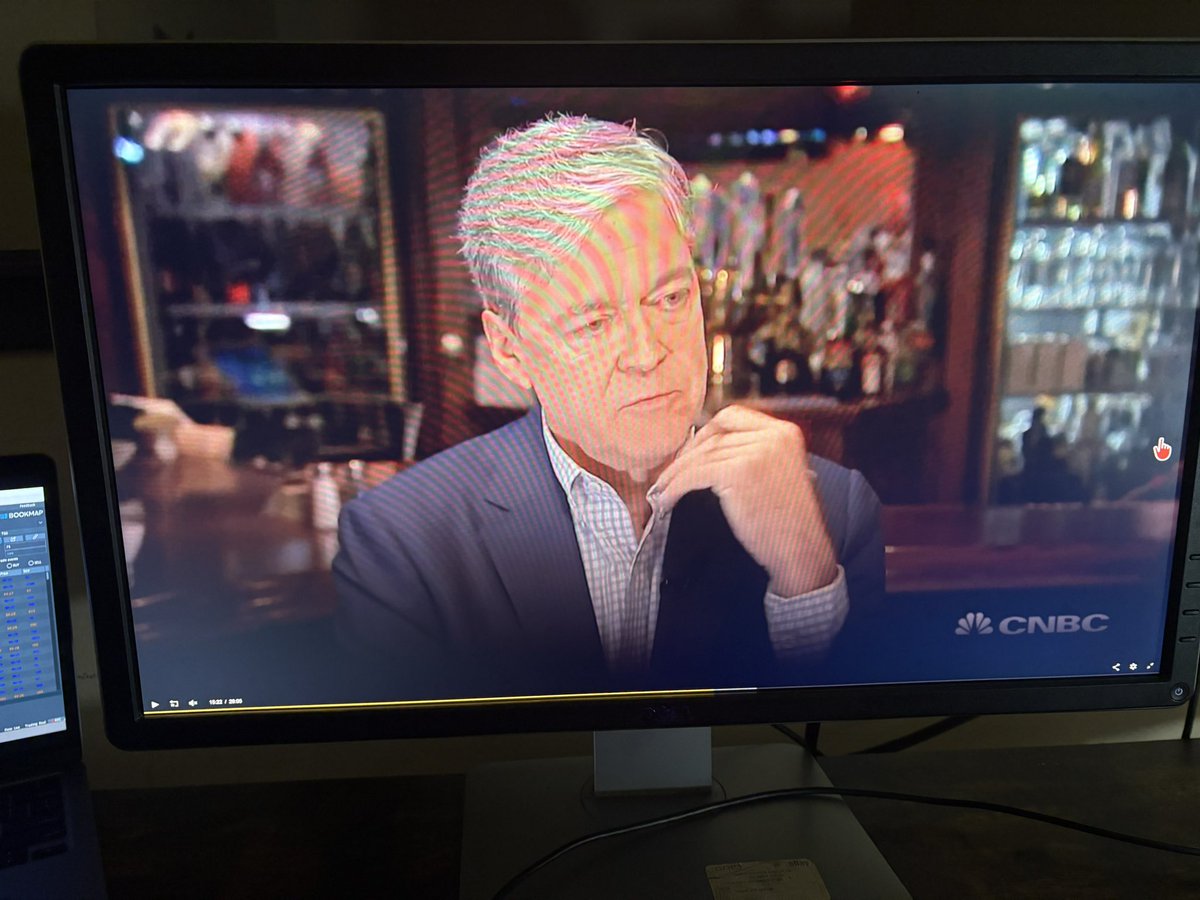 BehindDemisLin3's tweet photo. @hollywood2pt0 @CDisillusion You made a mistake you forgot a bit of context here so CNBC is also in on this and they put a mask on the guy that was interviewing Biden you gotta be kidding me https://t.co/jgC5yIVMOr