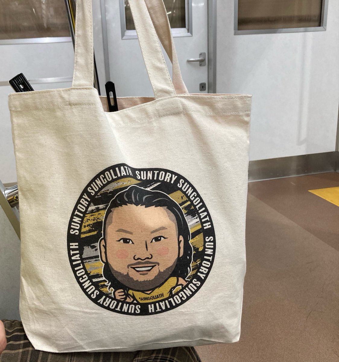 aayouone's tweet photo. 昨日のPOMは男気ユキオ
我が家は、ユキオを推しなので、めちゃくちゃうれしい
このユキオバッグがいきます
ユキオのトライ最高！！ https://t.co/cDYMD87Zq7
