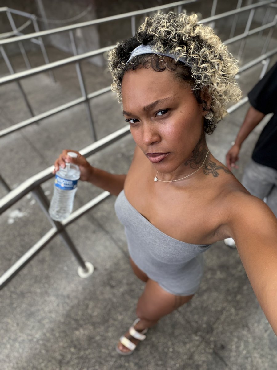 Milnasty98's tweet photo. Just doin shii 💋🍾 https://t.co/6rJM0X53Fa