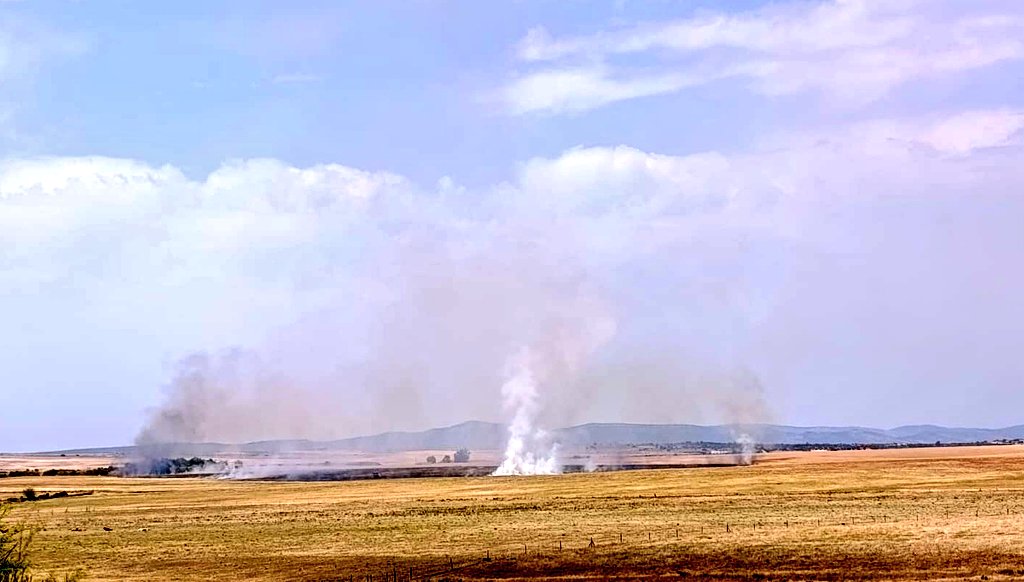 Batallont15's tweet photo. #Cáceres | Declarado un incendio forestal en Valdesalor.
Trabajando #BomberosForestales del #PlanINFOEX. https://t.co/qYsC3Y0vCl