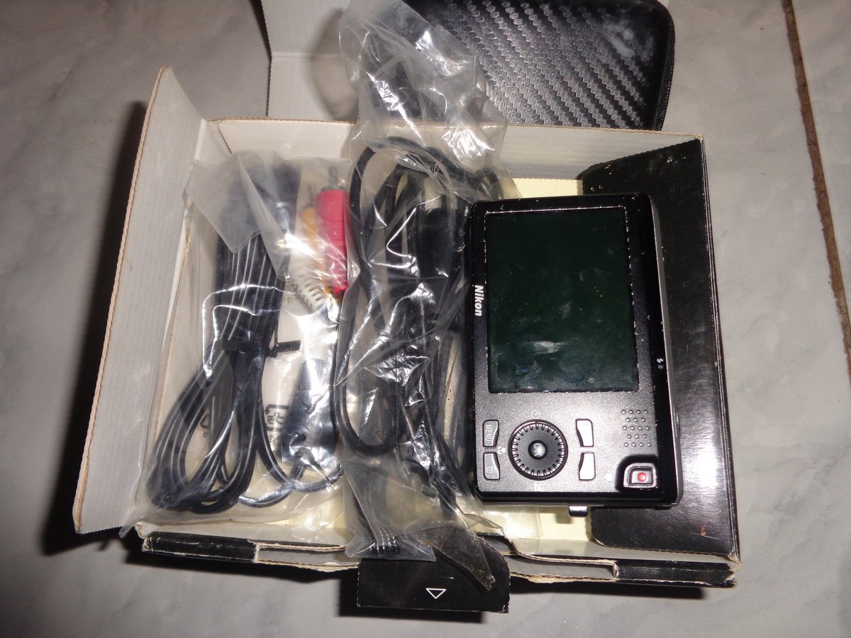 oHaocun's tweet photo. WTS want to sale Digicam Nikon Coolpix S6300 silver. Fullset, minus pemakaian wajar. Avail co shopee, harga cuma 1.800.000 (avail nego). Hasil foto aku drop di bawah 👇🏼 

📍 Jawa Tengah 

tag; wtb wts digicam nikon coolpix s6300 sony canon
#zonauang #zonajajan #digicam https://t.co/U4LwSOVoX6