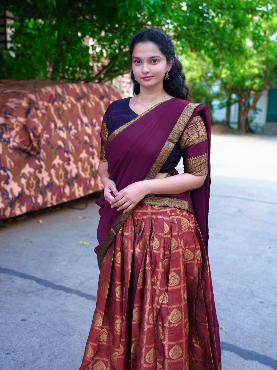 SumiiTalks's tweet photo. Outfit link 👇
https://t.co/IwPLjEqVUG

#womenfashıon #outfit #ethnicfashion #colorchemistry #sumiivastra https://t.co/rTU1OxyPYd