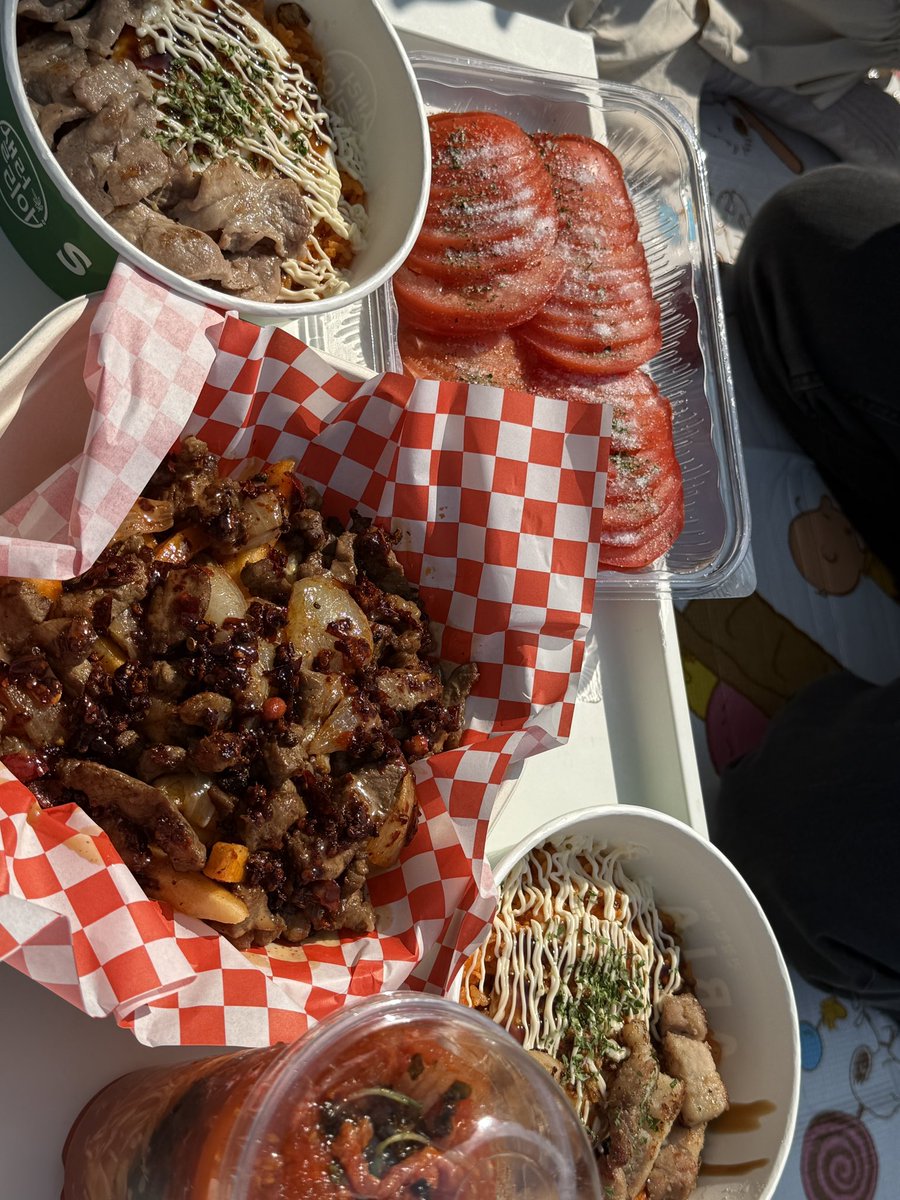 fullpoolzip's tweet photo. 위즈파크 뉴욕양꼬치에서 파는 마라양꼬치 추천합니다 https://t.co/K3o0hQ7v7r