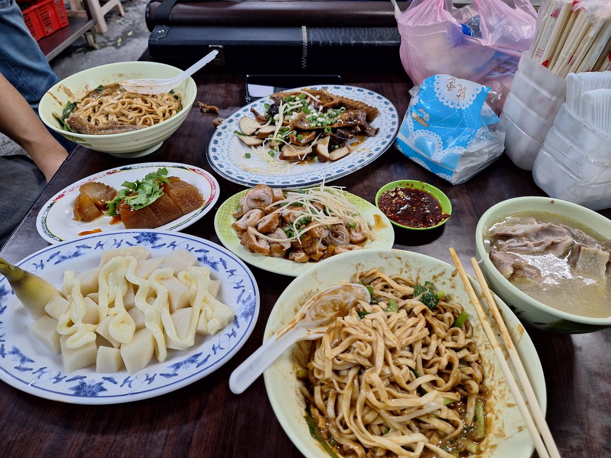 sickboy520's tweet photo. 返台後，需要補充台灣味。
繼續克服時差。 https://t.co/D71yZeV3Wg