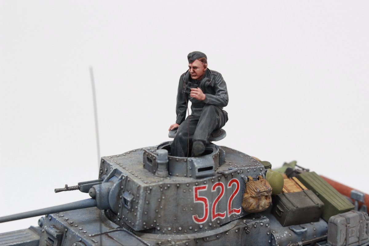 satoshoo1988's tweet photo. タミヤ38(t)完成〜。
戦車作りたい欲を満たすための箸休めなので、特に凝った事せずプレーンに製作。
今回も水性塗料と油絵の具で塗装しました。 https://t.co/ucqY6GbKC8
