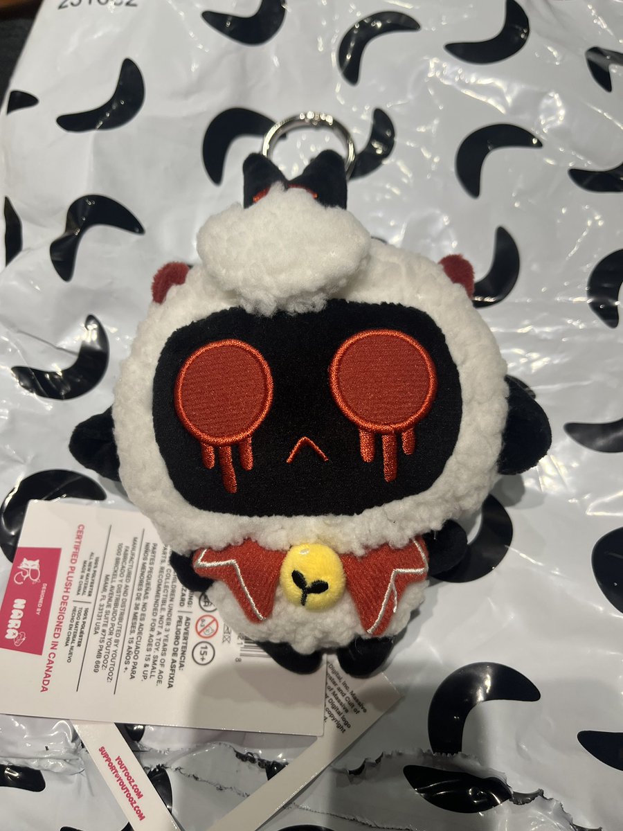 HatuneFrandle's tweet photo. 可愛い！！
でも3つ買って届くの7月って聞いたのになぜ1個だけ？？🤔💭
 #Cultofthelamb 
 #youtooz https://t.co/6bVR3kSmbf