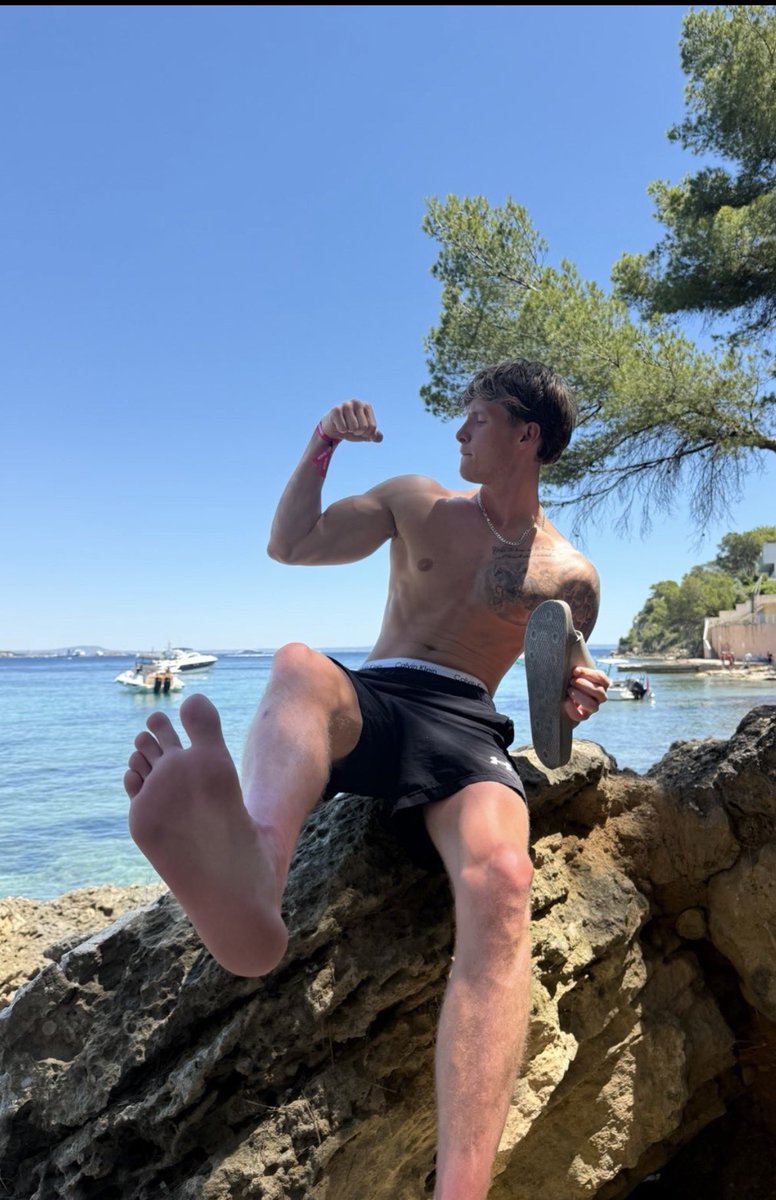 Master Bradley (King Of Findom) tweet media