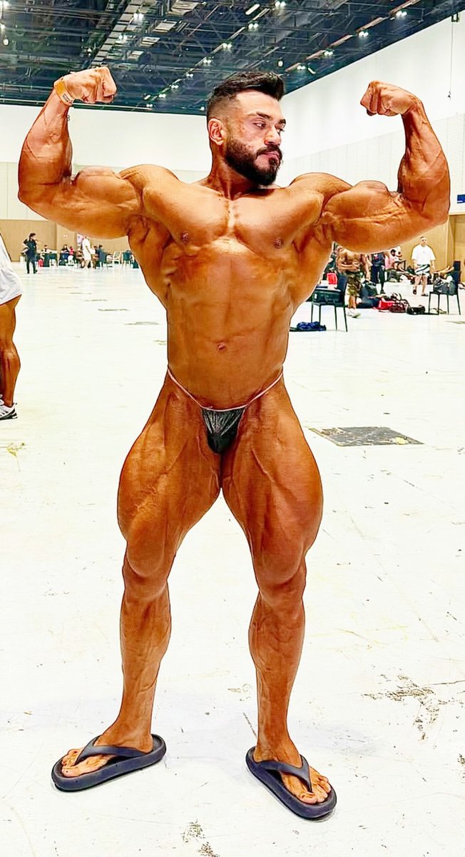 BodybuildersHOT's tweet photo. 💪 SAIF THUALFAQAR
👊 https://t.co/etKeKqEhxC
#bodybuildingbackstage #bodybuilding #backstage #nakedbodybuilder #muscles #hotbodybuilder #bodybuildingtan #protan #ifbbpro #bodybuilder #naked #nakedposing #bodybuilderposing #tanningsession #nakedtan #arabbodybuilding https://t.co/8AlnyxVG6e