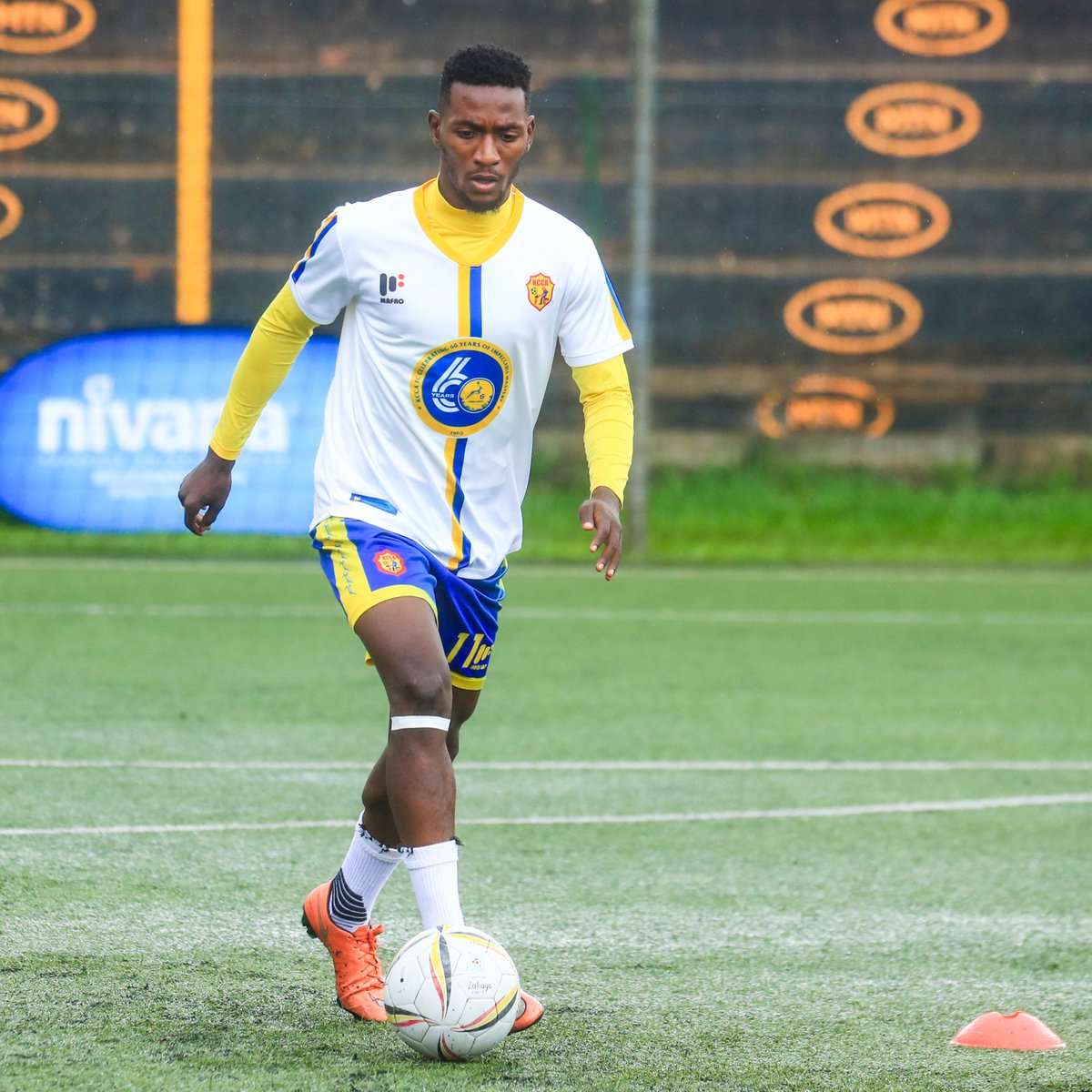 KCCAFC's tweet photo. Warm-ups
#KCCAFC #KCCAMBA #StarTimesUPL https://t.co/Ewbhfy3p6N