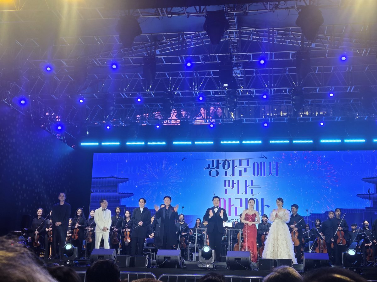 dkfktl0608's tweet photo. 광화문에서 만나는 아리아
5월의 밤에 광장에 울려퍼지는 아리아
40분정도 줄서서 5열 받음!!! https://t.co/aiADsGzv8L
