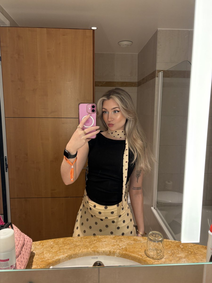 Jorhdys tweet media
