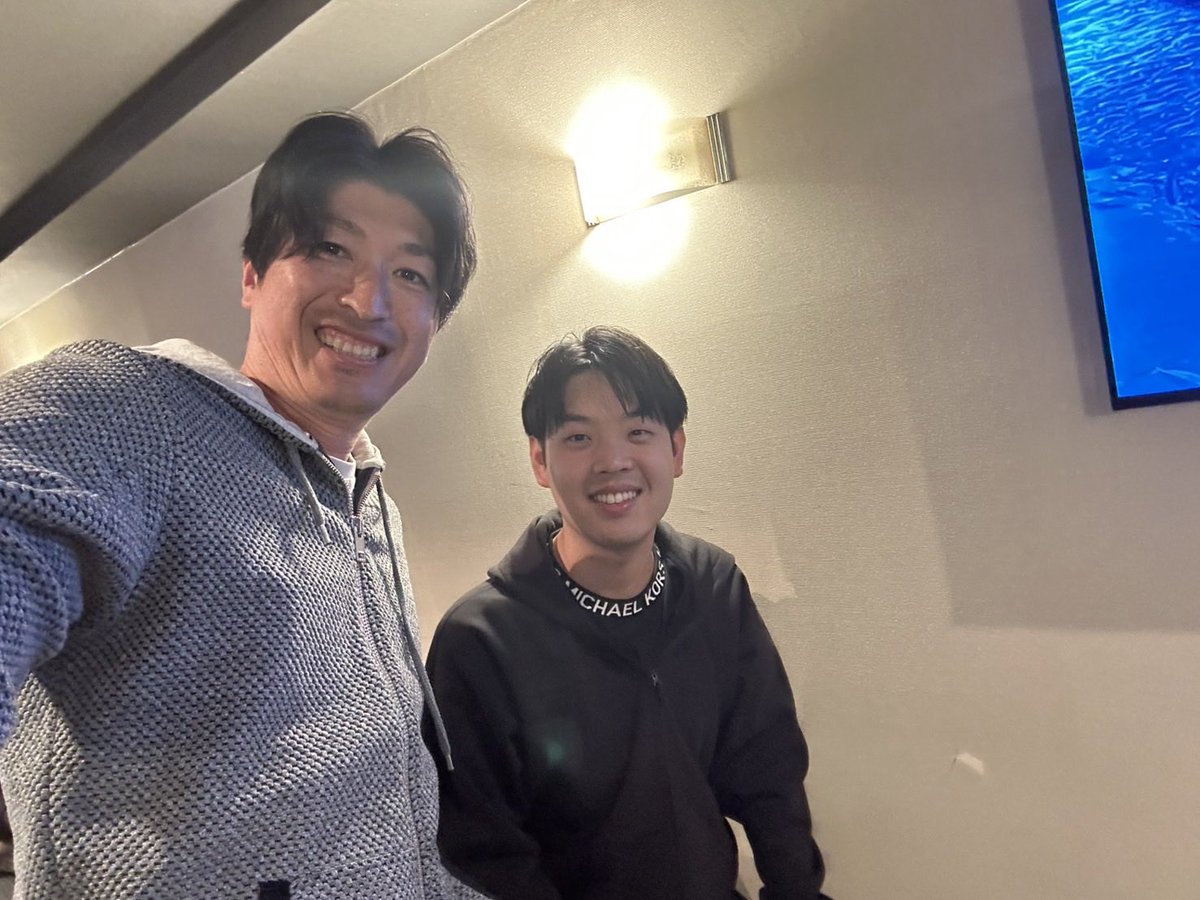 Uc5Aq's tweet photo. 先週ではありますが、北海道へ行った際にいつもYouTubeの編集させていただいている新垣勇人さんに会いに行ってきました！
KakiversaryもKAKILANDも素敵なお店でした！
今後ともよろしくお願いいたします！ https://t.co/NzoxyvdE2e