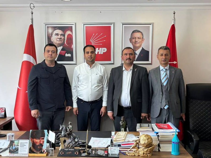 Konyail2's tweet photo. Zafer Partisi Konya İl Başkanlığını'nın, İl Başkanlığımıza gerçekleştirdiği dayanışma ziyaretine teşekkür ediyoruz. Demokrasiye, halk iradesine ve hukuk devletine sahip çıkan herkesle dayanışmayı büyütmeye devam edeceğiz. https://t.co/v3I7wqzN4Q
