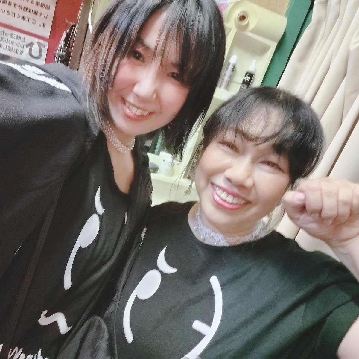 ycMINa's tweet photo. 千葉ANGAありがとうございました！
ひとたくさんでぎゅうぎゅうだった！
どのバンド様もかっこよくて安定感があって、あたたかいお客さんのもとわたしものびのびと歌えました😳
久しぶりのザ・ライブハウスでの対バン、とっても楽しかったーー♥️みんなありがとう！edingWiLLの革のキーホルダーもGet🫶 https://t.co/woi5RN1tch