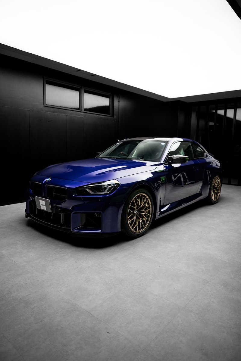 pollux_wrap's tweet photo. BMW M2cs

フロントセット+サイドスカート+α

現行M2の造形にはなかなか悩みましたがクオリティはしっかり出せました😌

サイドスカートからリアのフェンダーにかけて追加でPPFを施工していますので安心して乗れるかと思います！

ご利用ありがとうございました！

⚠️現在ご予約8月もぼちぼち埋まってきました。
納車予定の方はお早めに枠の確保お願いいたします🙇‍♂️