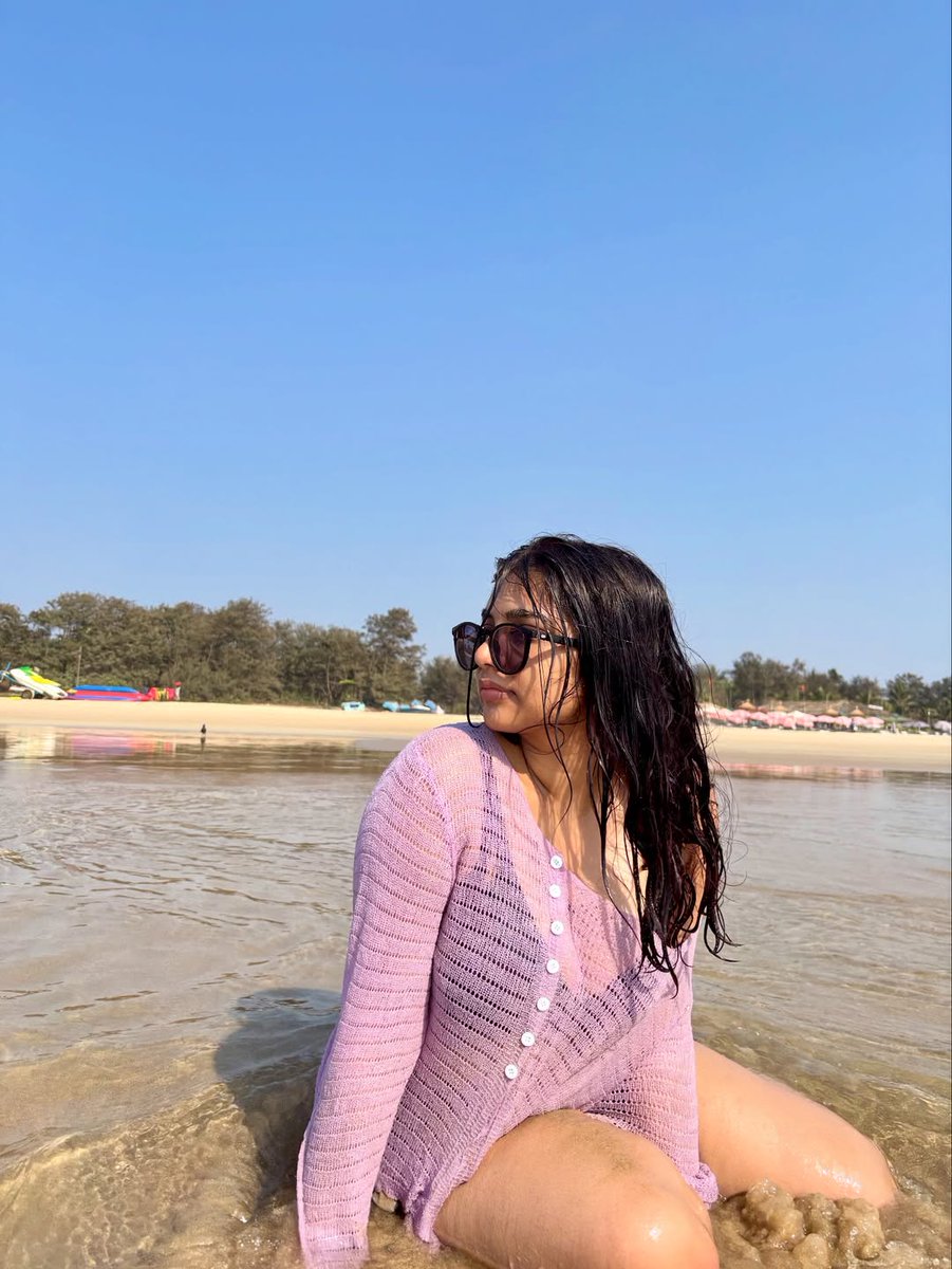 Ya_shi_1's tweet photo. देखो,
समय समय की बात है,
कल जिस धूप से सुकून मिलता था,
आज उसी धूप से जलन हो रही है...!🌞🔥🔥
इसीलिए दूसरों से उम्मीद कम रखो,
और अपनी ज़िंदगी को खुलकर Enjoy करो..🏖️🏄♀️
#Yashi🌷 https://t.co/jTOYDg8WKO