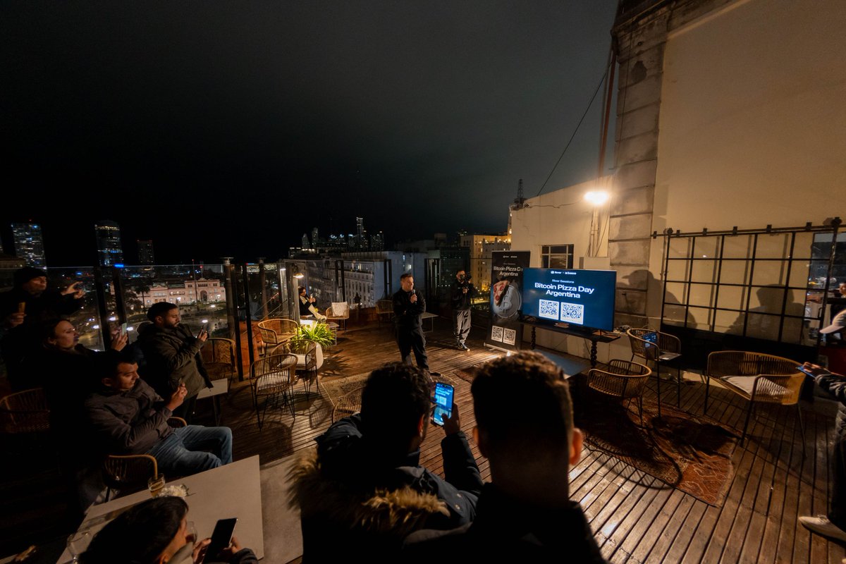 Gallardo_Mati's tweet photo. Gracias a todos los que nos acompañaron en el Bitcoin Pizza Day junto a @RiverdotInc y @baselatam en Buenos Aires 🇦🇷🍕

Una noche increíble rodeados de builders, founders, KOLs y la comunidad que sigue empujando la adopción crypto en LATAM.

Bitcoin empezó con una simple compra de pizza… hoy seguimos construyendo el futuro de las finanzas descentralizadas juntos.

Nos vemos en el próximo meetup 🚀