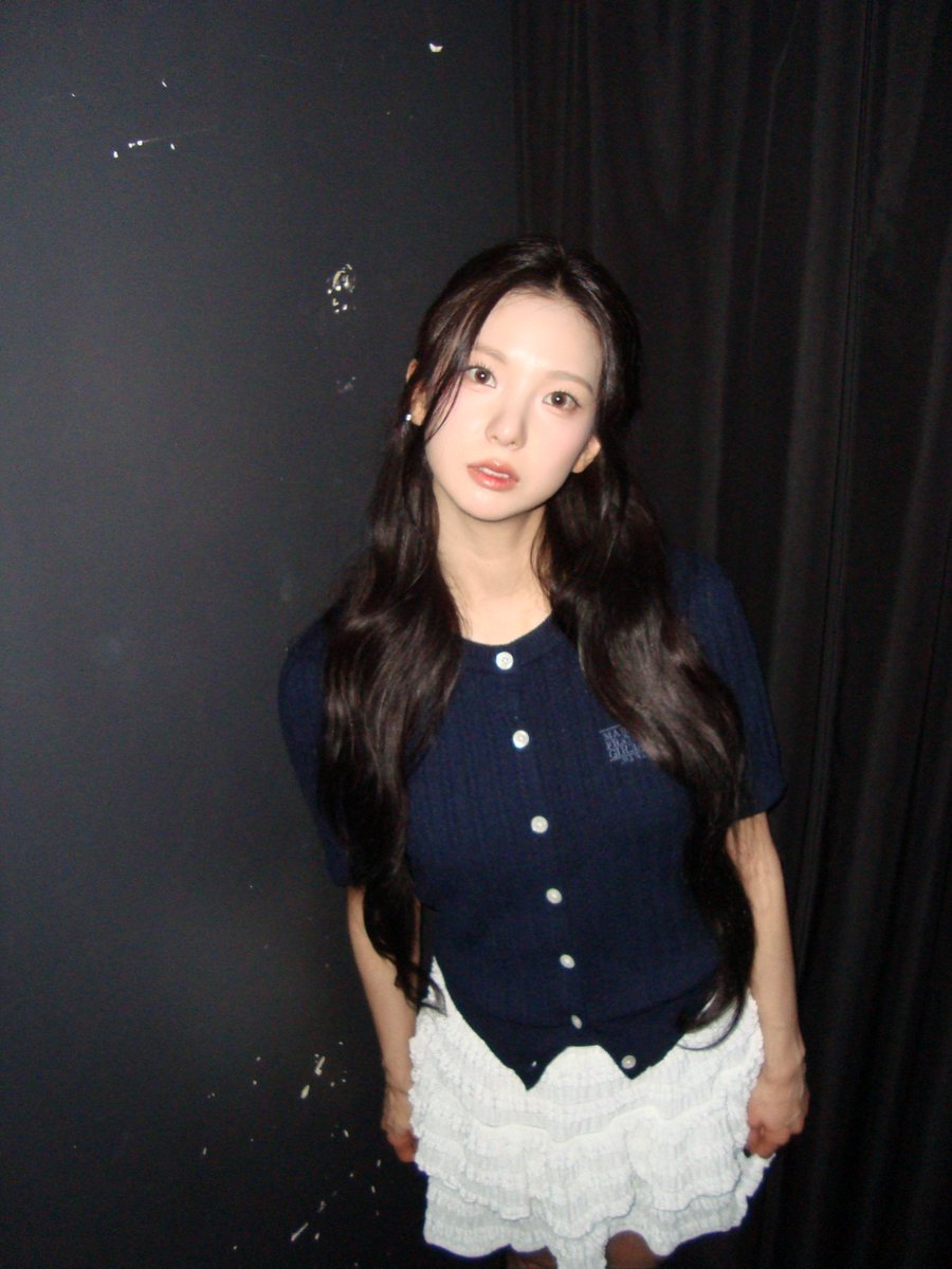 ChoiYujinFolder's tweet photo. Don't even want to know what is this dark room 😅
#최유진 #choi_yujin #yujin #kep1er https://t.co/mPDRU9gE6Q