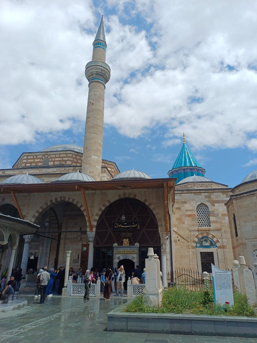 TuranSehitoglu's tweet photo. "Ney seslerin, bizi vect ile sarar.
Mevlânâ, Konevî; aşk ateşi yakar.
Mabetlerin, rıza kapısı açar.
Huzurun şehrisin ey aziz Konya!"
(Muhammed Turan Şehitoğlu) https://t.co/kDjwzrZbnm