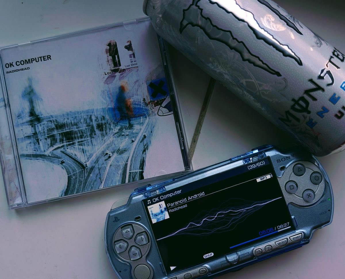 mangafeel's tweet photo. RADIOHEAD PSP https://t.co/nIijFRp71r