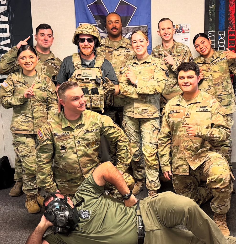 Lynn1290f's tweet photo. I’m so proud to serve my country❤️🥰🙋‍♀️ https://t.co/MbIoSUOQQM