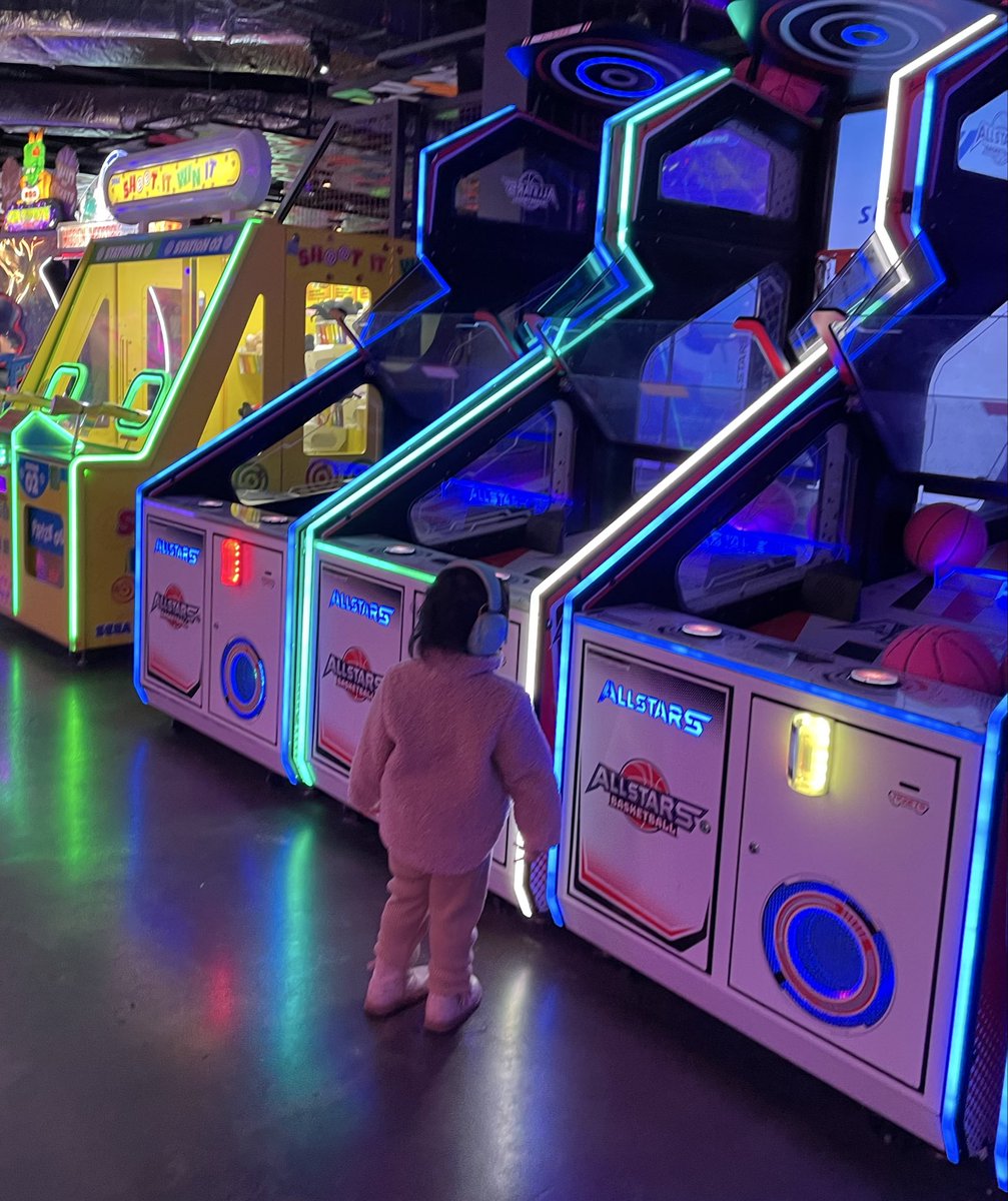 CoonSisters's tweet photo. 💕 sensory time  💕 https://t.co/xca4HVPr2m