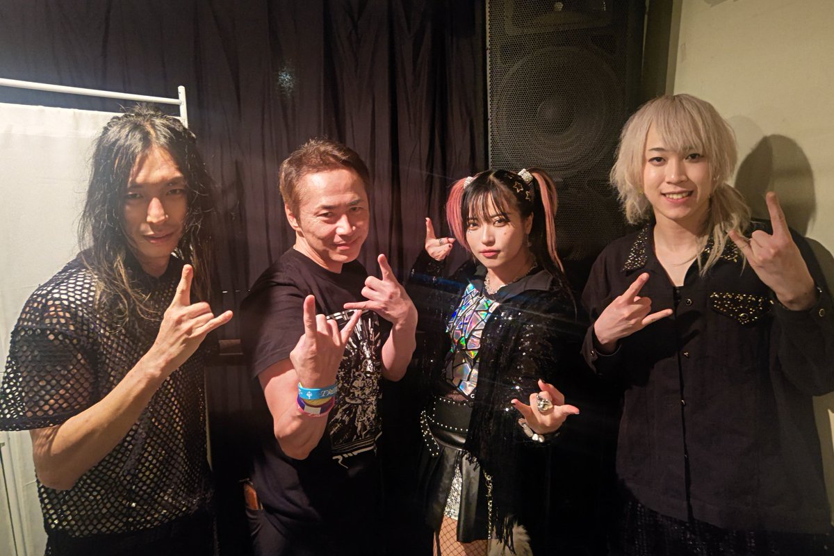 FUJIMARUMETAL's tweet photo. 今日の現場②!
阿倍野から猛ダッシュしてラスト20分だけ観れた🏃♂️💨🔥
途中参戦で乗り遅れてるし、上がったり外人上げたりしたんやけど、後から聞いたらオレが最初に上がってたらしいwww
写メあるのに着替えるの忘れて、か&T達と飲んでたwww
#ManaDiagram
#真鯛
#うゆうゆしてるね
#T2o
#かたたかんな https://t.co/3qFCWalqNs