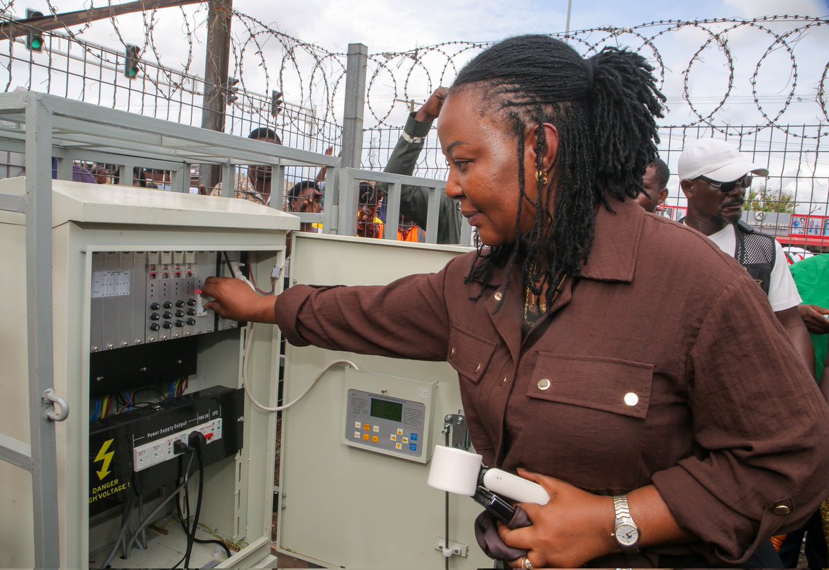 ABN_Lion's tweet photo. After 8 stressful years of pain, darkness, danger, and neglect, the traffic lights at Awoshie-Mangoase Baah Yard are finally working again.

We are grateful to our MP @eaaubynn, MCE, and the road minister.
#EwuraForABN
#AblekumaNorth
#NotMeUs
#Focus https://t.co/LF30DrBCj8