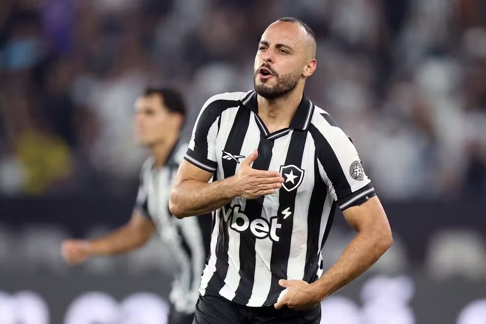 geglobo's tweet photo. Arthur Cabral avalia volta por cima no Botafogo e cita importância de lado psicológico: "A gente subestima muito"

Atacante superou seca de dois meses sem marcar para virar o vice-artilheiro do Botafogo em 2026  ➡️ https://t.co/YjwruEK8hp