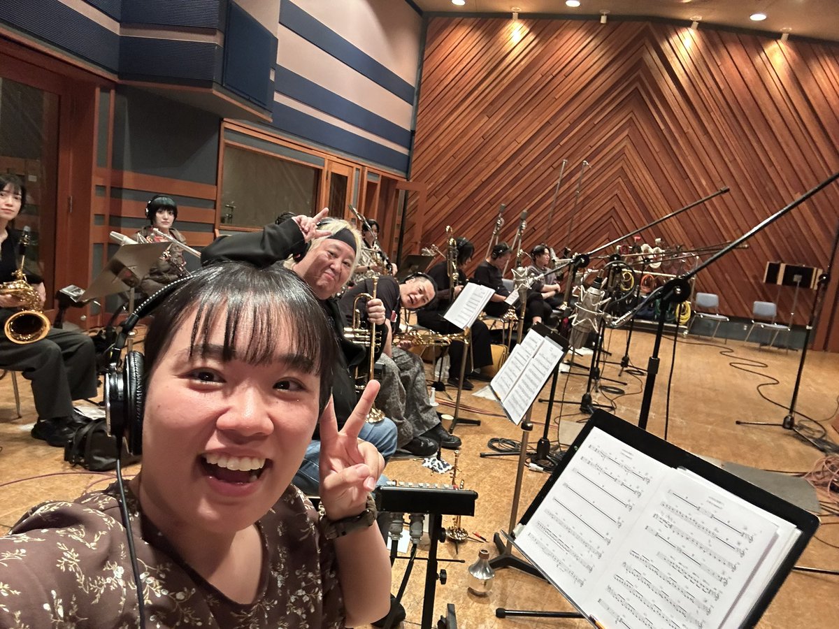 ericmiyashiro's tweet photo. Today’s office スタジオ録音7時間コース中 https://t.co/1OIpA12lkj