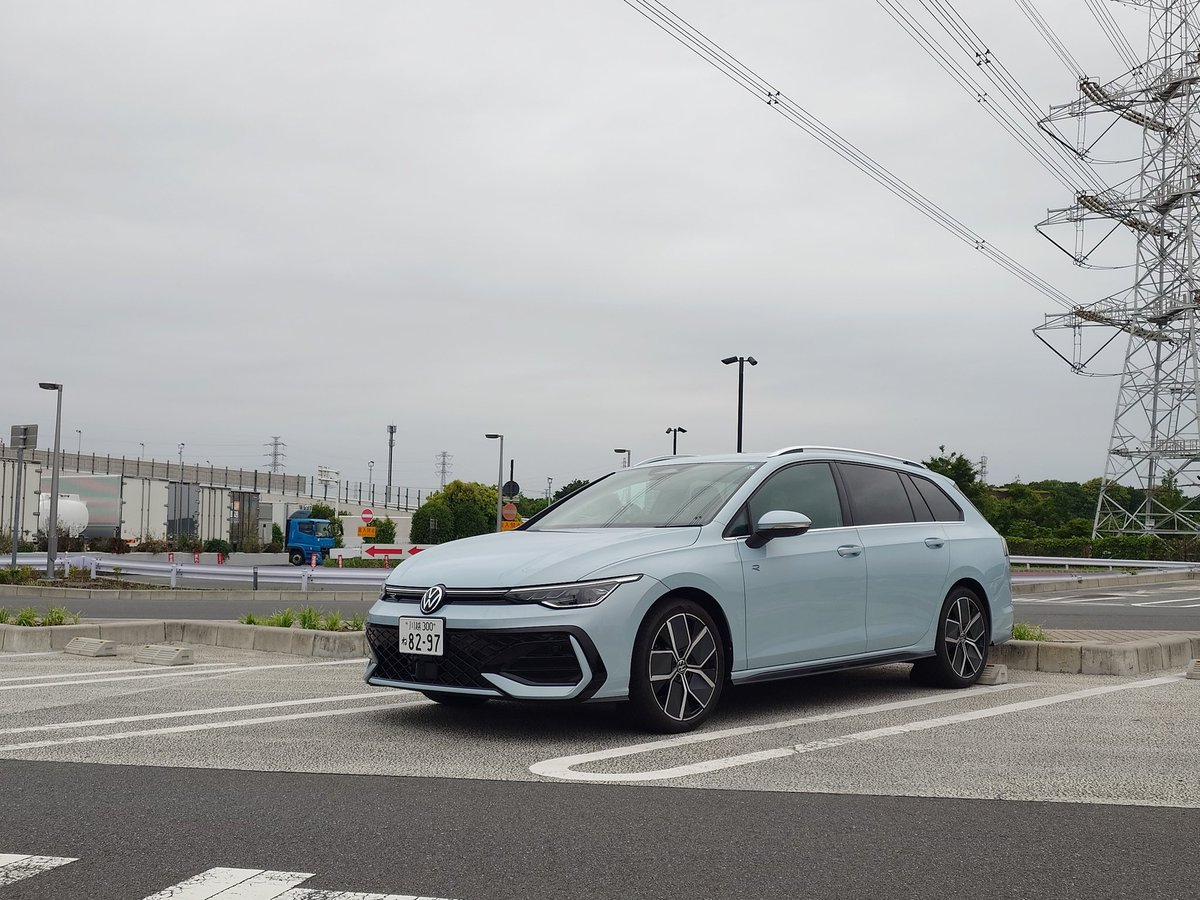YJM_RC's tweet photo. 唐突ですが、実は乗り換えてました。

GOLF Variant eTSI R-Line(Mk8.5)

ひと月乗ってようやく慣れてきたかな… https://t.co/8i9EOZXFwu