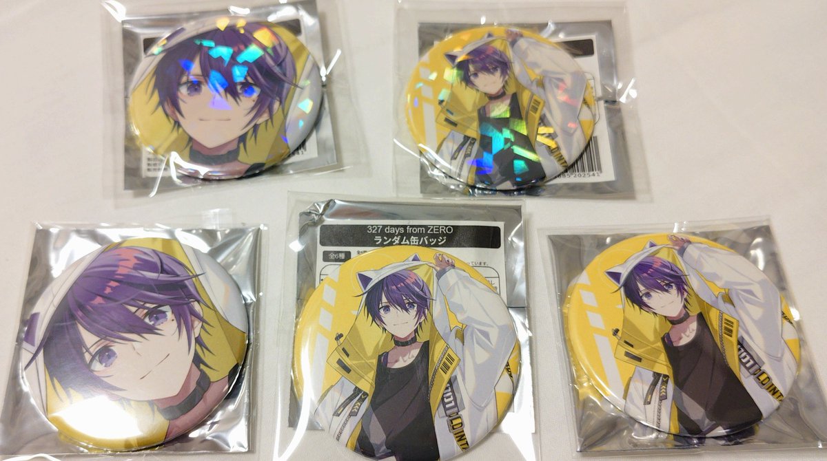 ostry_s4's tweet photo. 基本人見知りだけどグッズ交換のためにいろいろお声がけさせていただいて、事前では1個もなかった推しがこんなに増えました！
推し仲間ともいろいろ話すことができ、お昼も誘っていただきとても楽しかったです！

本当に今回関わって下さった皆様ありがとうございました！ https://t.co/yTG73fHQ37