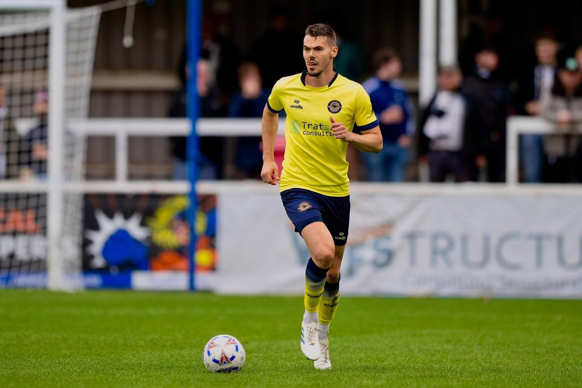 SportsPeteO's tweet photo. Dagenham &amp; Redbridge have turned their attention to defenders Louis Lomas &amp; Henry Hawkins after missing out on Kyle Ajayi. Lomas played under Lee Allinson at Hemel helping them reach the play-offs. Hawkins played 38 games for relegated Enfield. #Daggers https://t.co/3UCnDjU8Ek