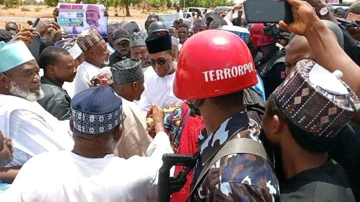aaziz_musa's tweet photo. The APC leader in Bauchi State and Minister of Health and Social Welfare, Mohammed Ali Pate, was present at his ward in Ajili Gugulim to take part in the presidential primary process for President Bola Ahmed Tinubu GCFR in preparation for the 2027 elections. https://t.co/5abamRikWN