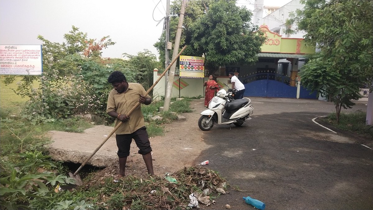 needivarman's tweet photo. இன்று மக்கள் பணியில் இன்று மக்கள் பணியில் 12வது கோட்டத்திற்கு உட்பட்ட ஜான்சன் நகர் கிழக்கு தெரு ஏழு மற்றும் அபிராமி கார்டன் பகுதியில் சாக்கடை கால்வாய் தூர் வாரும் பணியை பார்வையிட்டேன் https://t.co/dldaSQ0471