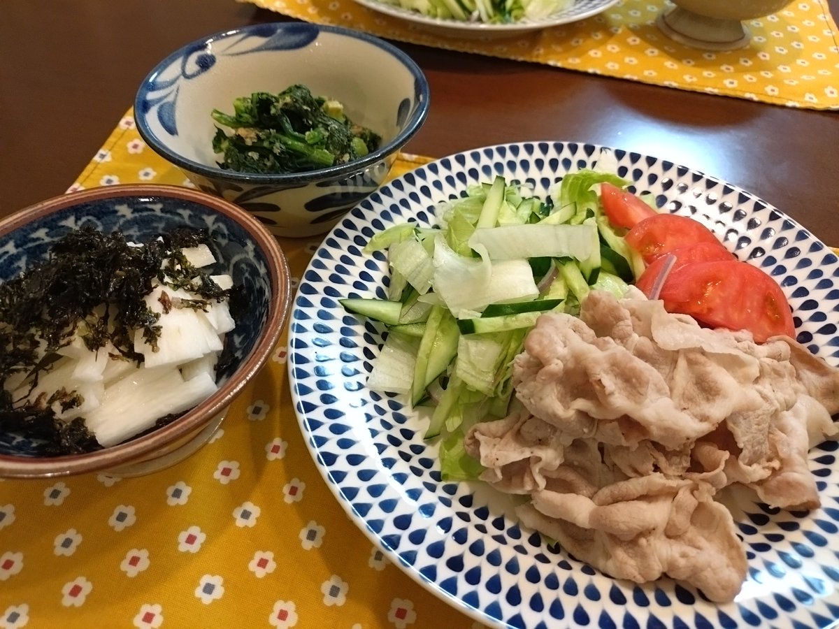 yutatsu2_5's tweet photo. 最近はこんなご飯

チキン南蛮
焼きタコライス
豚キムチ
冷しゃぶ

暑かったり、涼しかったり、そしてもうすぐ蒸し暑い日がやってくる😟
#お腹ペコリン部 #おうちごはん https://t.co/fdwhFuVMnw