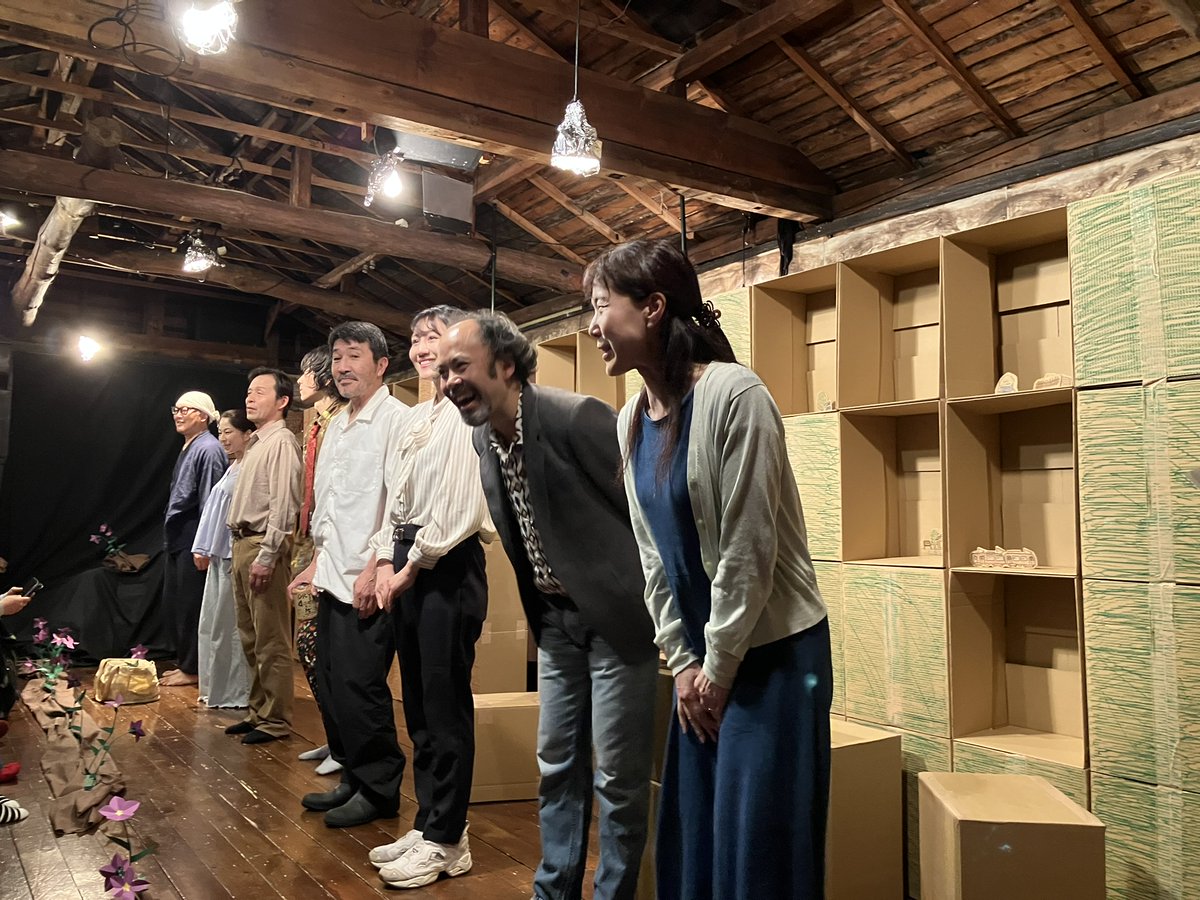 chu_project's tweet photo. SYOMIN’S第四回公演『おいコラ、竜蔵！』
笑ったり泣いたり、じんわり心に沁みて温もった気分のまま帰路につきました🚶
上演後、前野さんや俳優さんと話せたのも嬉しかったです。31日まで！

#SYOMINS 
#おいコラ竜蔵 https://t.co/ZBw0pWg74G