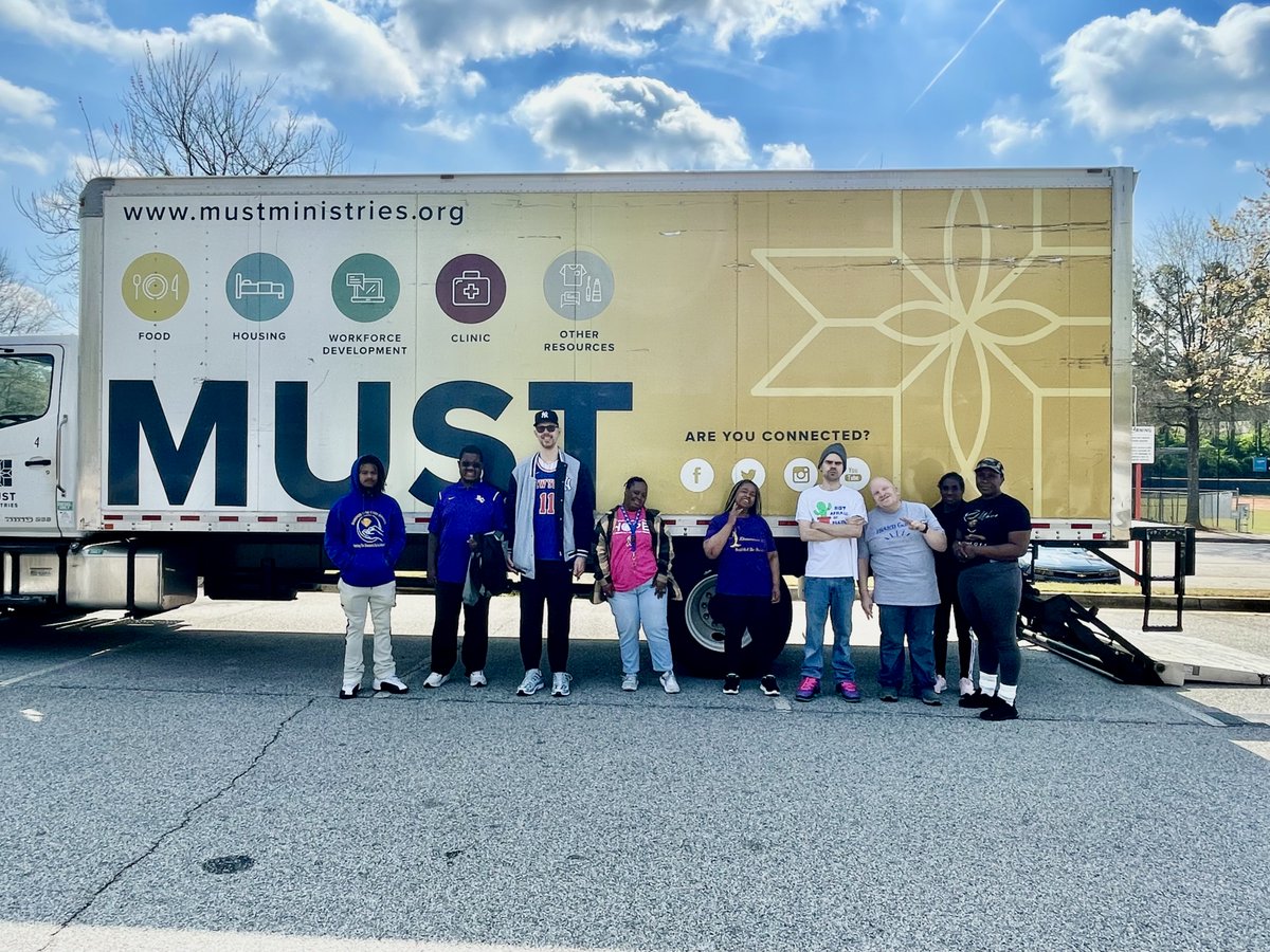 MUSTMinistries's tweet photo. Volunteers from MUST Ministries, Chick-fil-A, Assurance America Insurance and Diamond Center served at the March Mobile Pantry at The Villages at Carver Family YMCA, helping provide vital food for our neighbors in need. Volunteer: https://t.co/wAFY2uh2hT https://t.co/OQVsuJCvMV