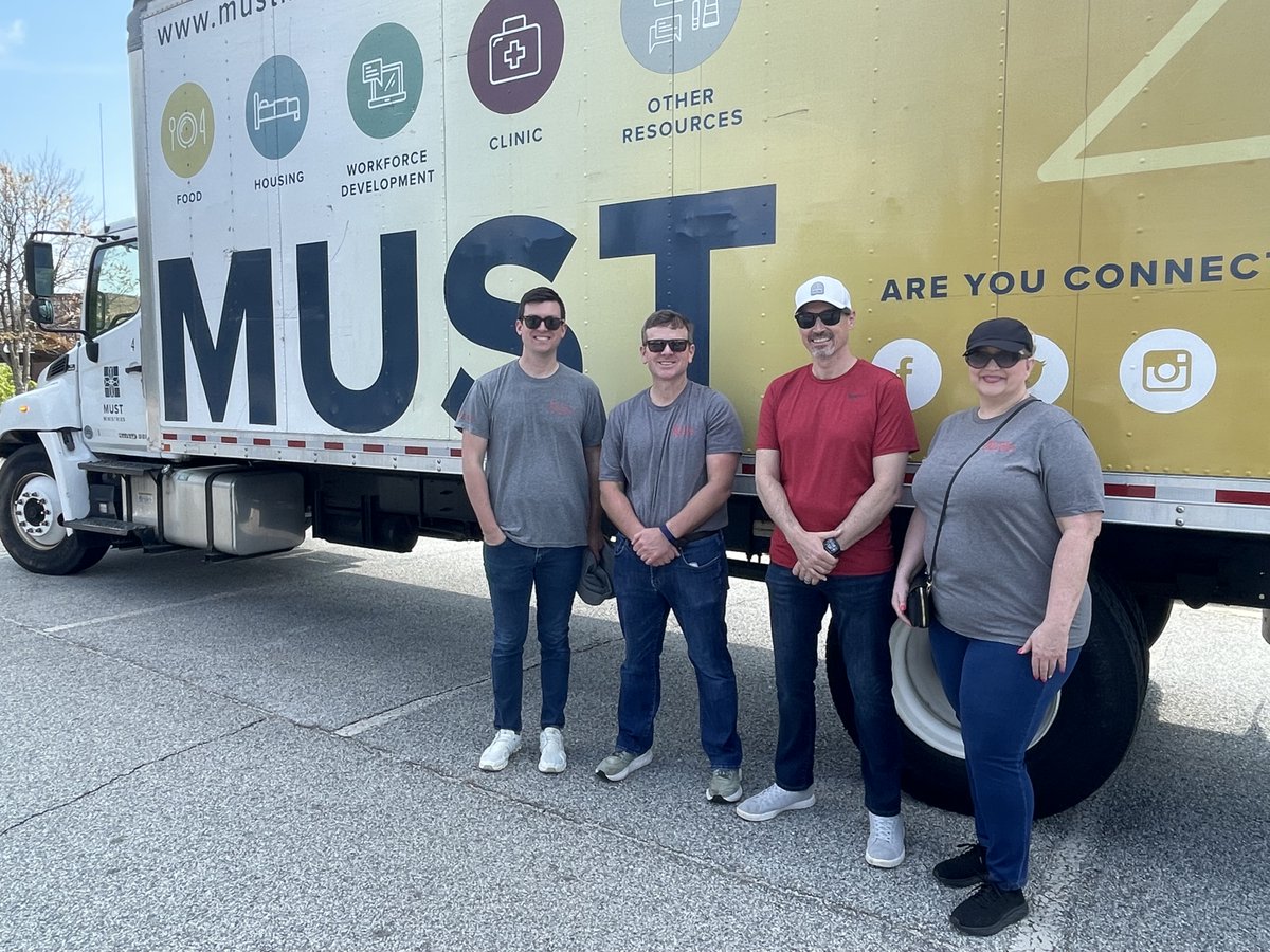 MUSTMinistries's tweet photo. Volunteers from MUST Ministries, Chick-fil-A, Assurance America Insurance and Diamond Center served at the March Mobile Pantry at The Villages at Carver Family YMCA, helping provide vital food for our neighbors in need. Volunteer: https://t.co/wAFY2uh2hT https://t.co/OQVsuJCvMV
