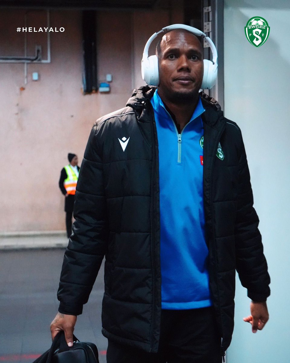 Siwelele_FC's tweet photo. The boys have arrived 👊💚
#SiweleleFC #HelaYalo #TeamArrival https://t.co/bj1Qeqdsdf