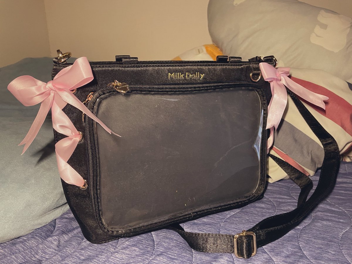 トイボ用の痛バ買いました 黒い痛バ買ってピンクのリボンに変えてみ