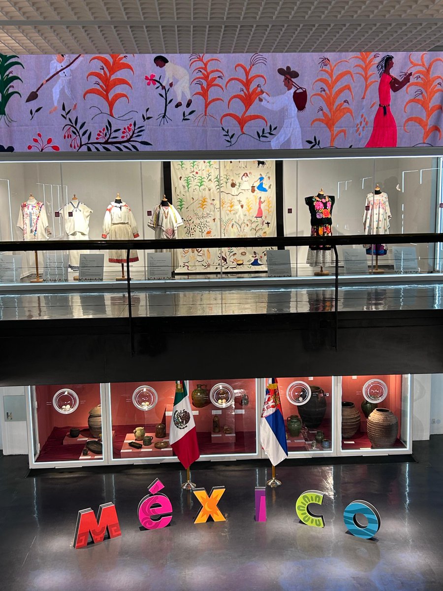 EmbCarlosFelix's tweet photo. Celebrando #80añosreldipMexicoSerbia, inauguramos en Museo Etnográfico #Belgrado exhibición TEXTILES EXTRAORDINARIOS DE MÉXICO. Muestra riqueza vestuarios regiones 🇲🇽. Presencia @DKozarev1984. Gracias Museo Nacional Culturas Populares. @SRE_mx @mtmercado2002 @OctavioTripp https://t.co/SSrI1kyR7D