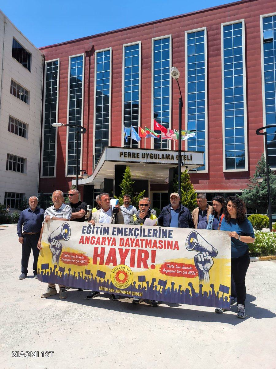 ad_egitim's tweet photo. Eğitim emekçilerine dayatılan angaryaya karşı sesimizi yükselttik!
Hafta sonlarımızdan, emeğimizden ve yaşamımızdan vazgeçmeyeceğiz.
Angarya değil, insanca çalışma koşulları istiyoruz!
@SubeSes
@egitimsen
#EğitimSen #AngaryayaHayır #EğitimEmekçileri #Adıyaman https://t.co/tno65KPI1v