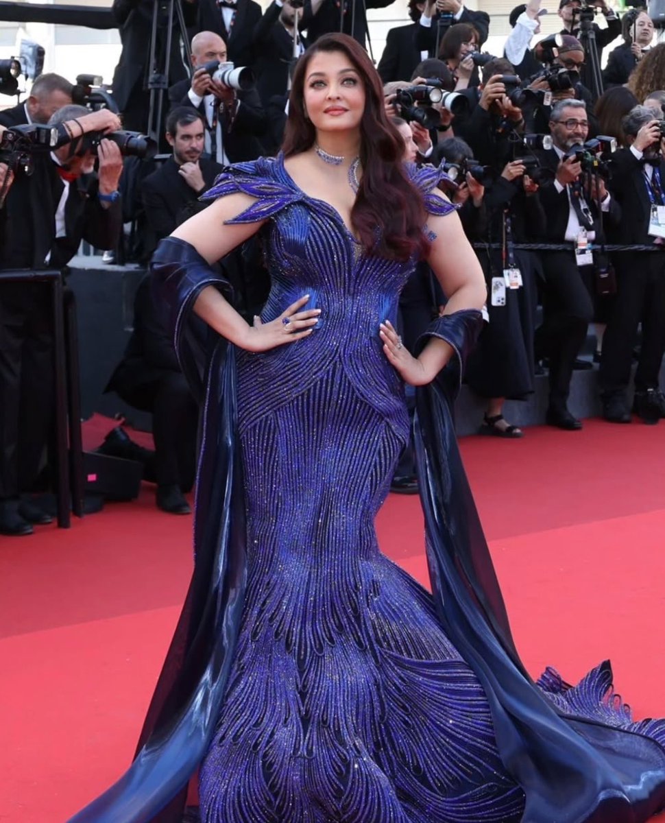 Rmazumdar41's tweet photo. Beauty has many definitions, but some faces become the definition itself #AishwaryaRai ✨💙 https://t.co/gUYrOpkge9