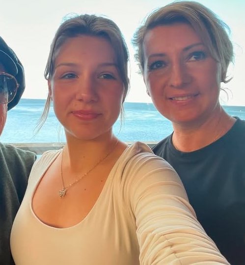 maleekberry_1's tweet photo. Iggy’s daughter Anna looks so innocent but then I found the part 2🥹🎥👇 https://t.co/7ZsP4ZRUoV